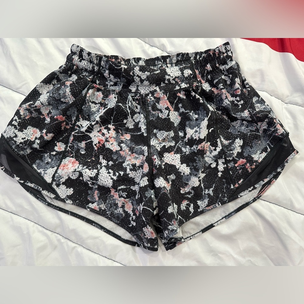 Lululemon Hotty Hot Short II Spring Bloom Floral Running Shorts 4" Size 8